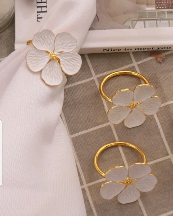 Flower decor napkin ring