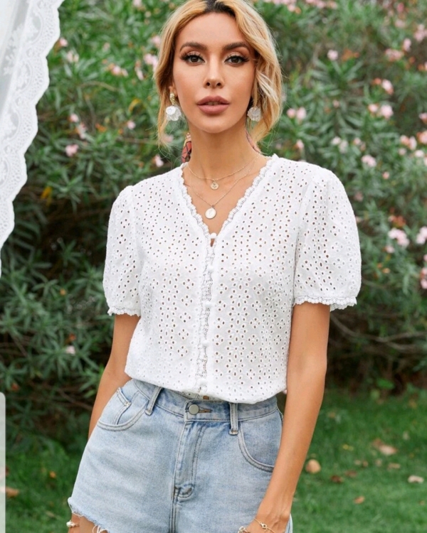 Embroidery puff sleeve blouse