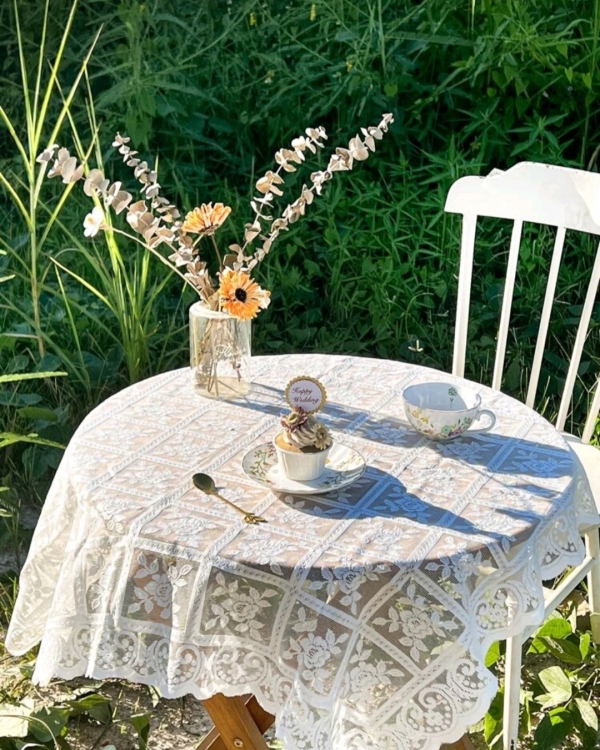 Floral embroidery table cloth
